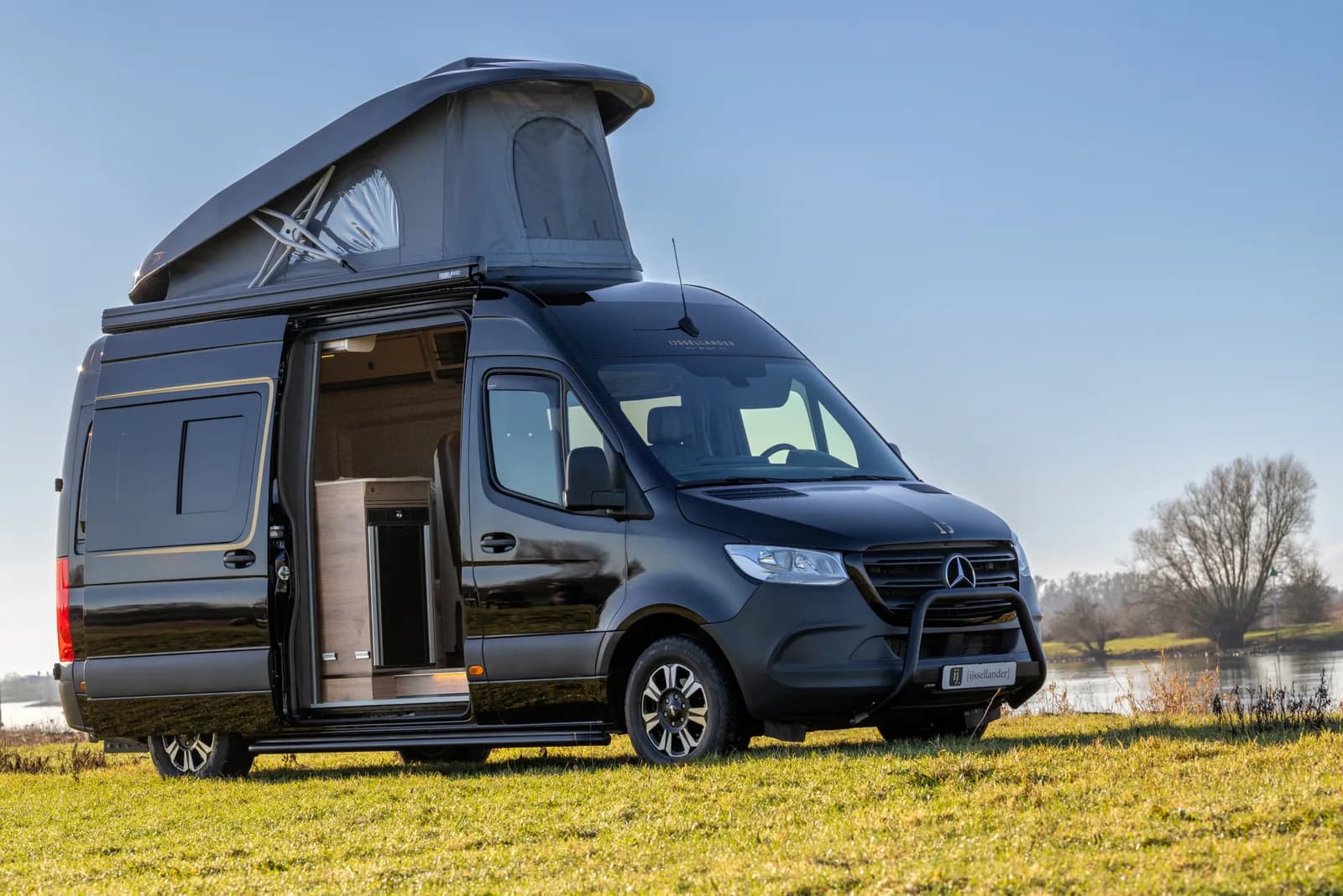 Buscamper gebouwd door Aart Camperinbouw