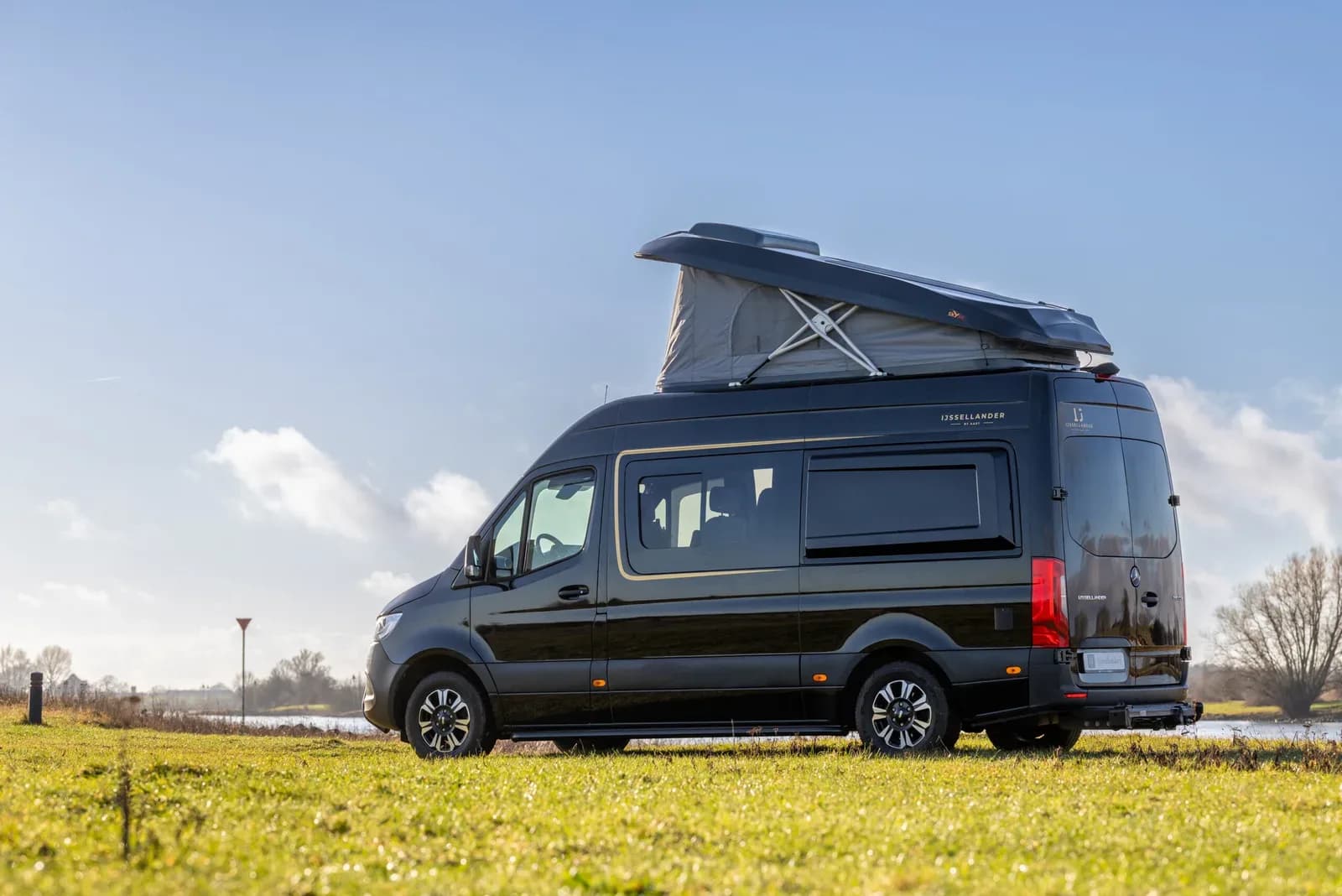 Buscamper gebouwd door Aart Camperinbouw