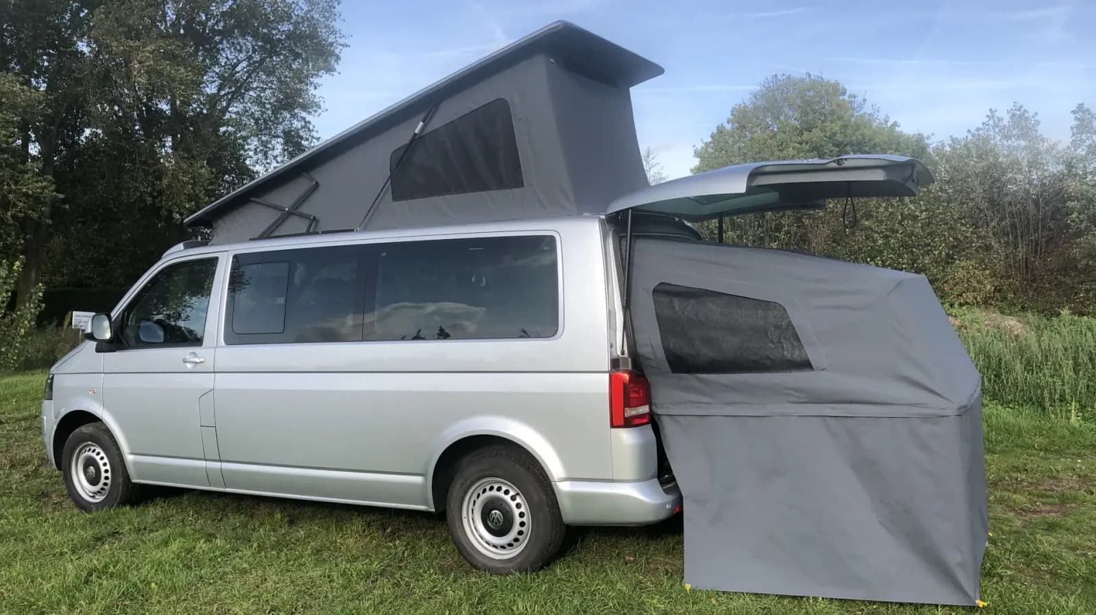Buscamper gebouwd door FSL Camperinbouw